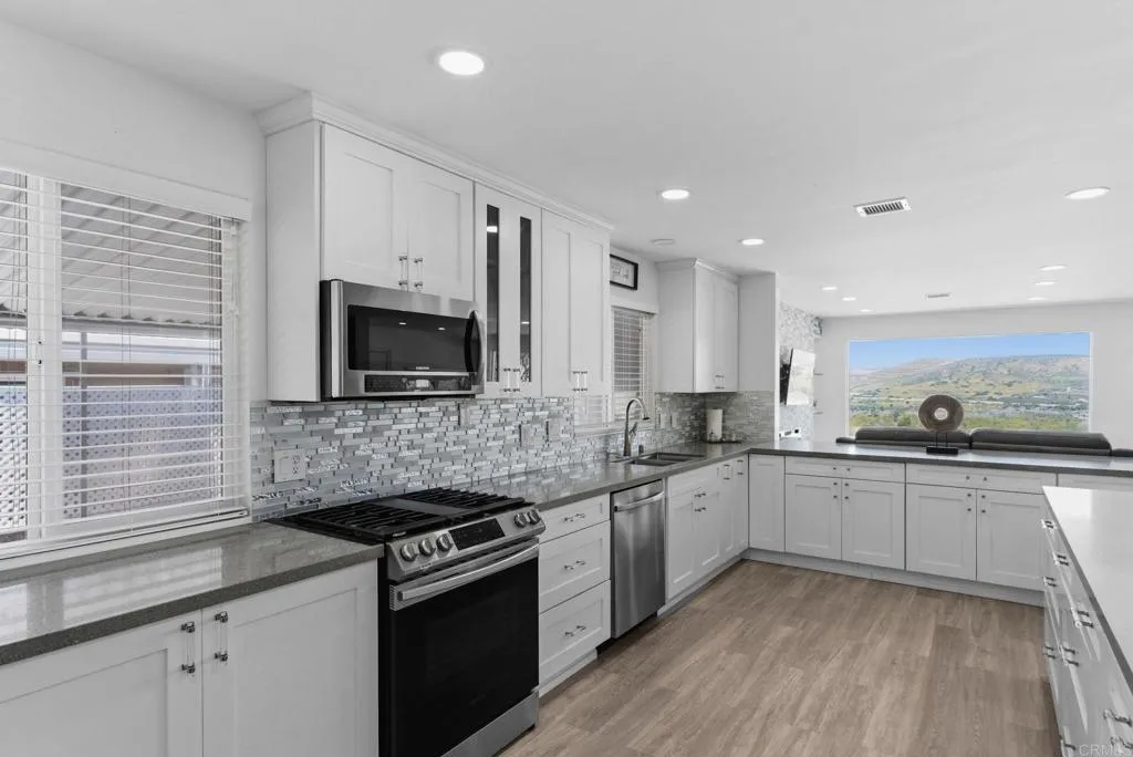 https://cdn.realtyfeed.com/cdn/127/306676356/5d15896058c96303293038f20cdd4b68.webp