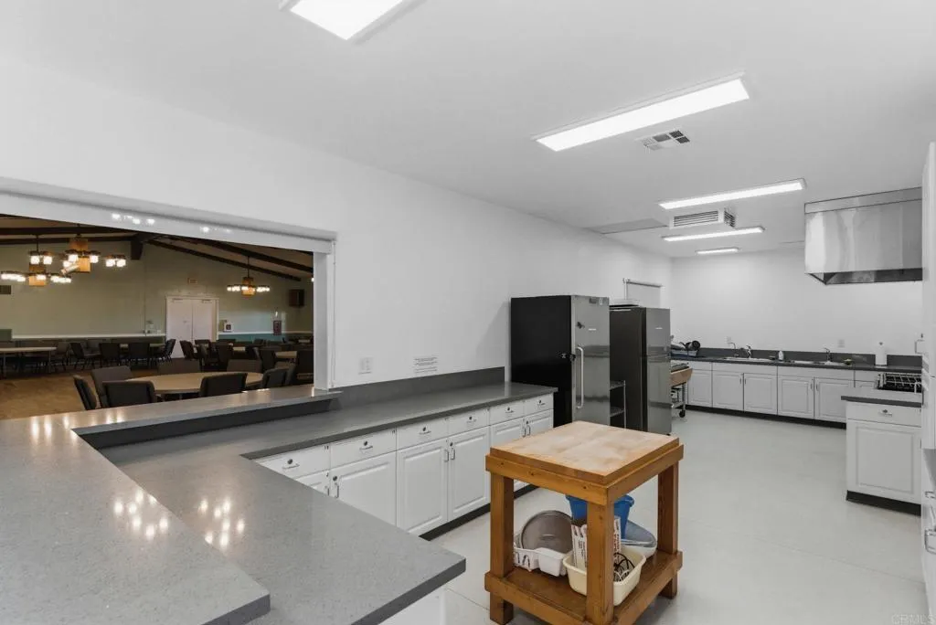 https://cdn.realtyfeed.com/cdn/127/306676356/ac964b8a1c2910452b3ab60188b013b3.webp