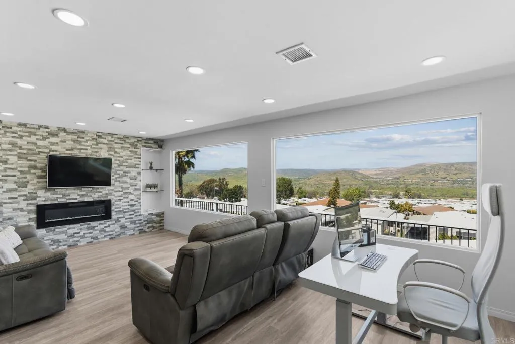 https://cdn.realtyfeed.com/cdn/127/306676356/f71bbe4440d65740efb1c2754205f432.webp