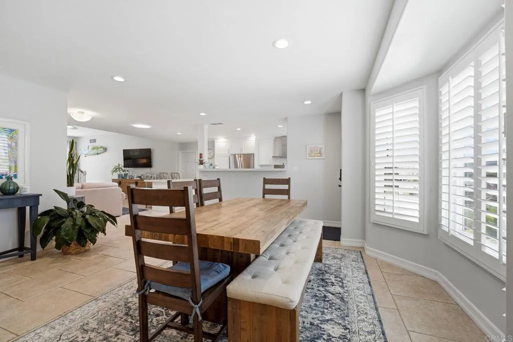 https://cdn.realtyfeed.com/cdn/127/306676371/989bede998c0c4df841672b054cf24e5.webp