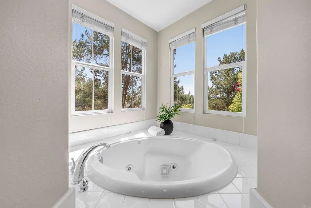 https://cdn.realtyfeed.com/cdn/127/306676374/087790bf6e089526c8b09c6e0307d687.webp