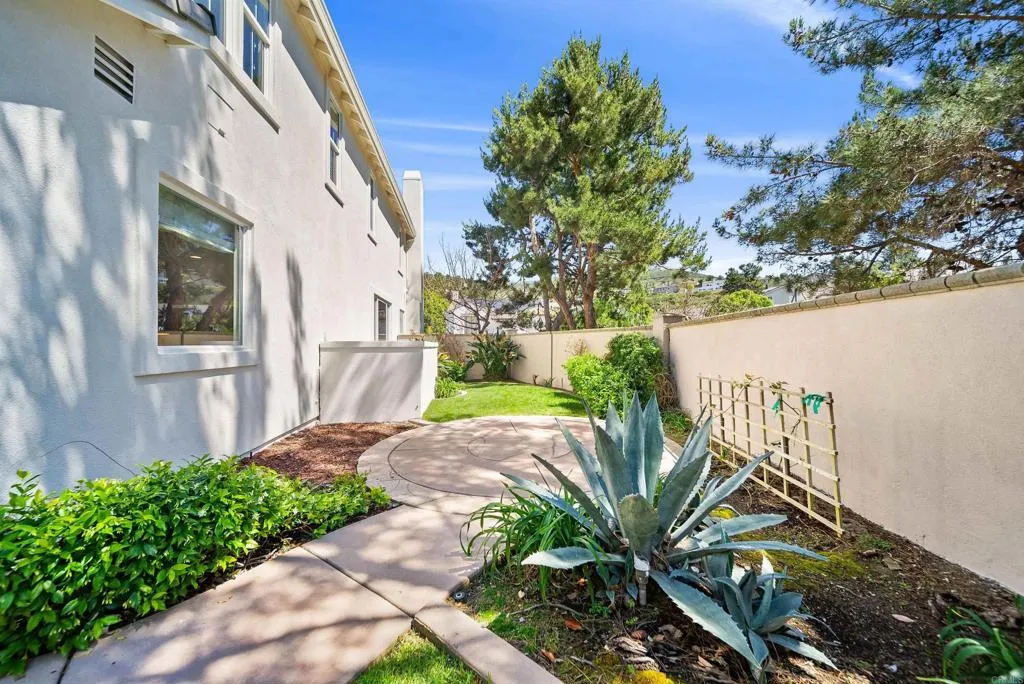 https://cdn.realtyfeed.com/cdn/127/306676374/918633f714308b0ec8dd8e06482f3c14.webp