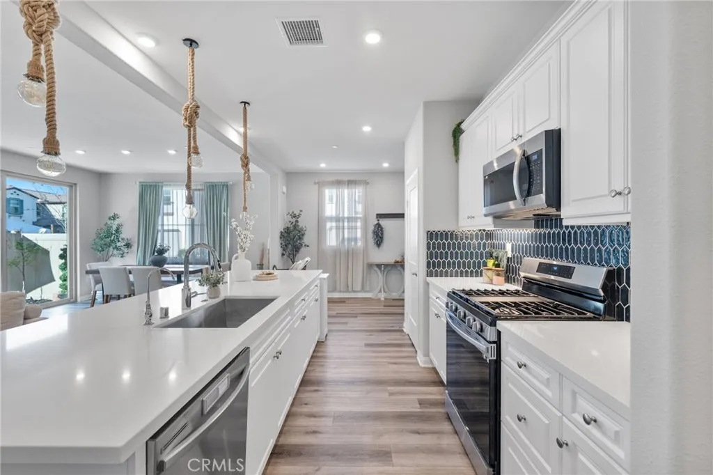 https://cdn.realtyfeed.com/cdn/127/306676447/2a88322f38269d4e7d5f8f862a208205.webp