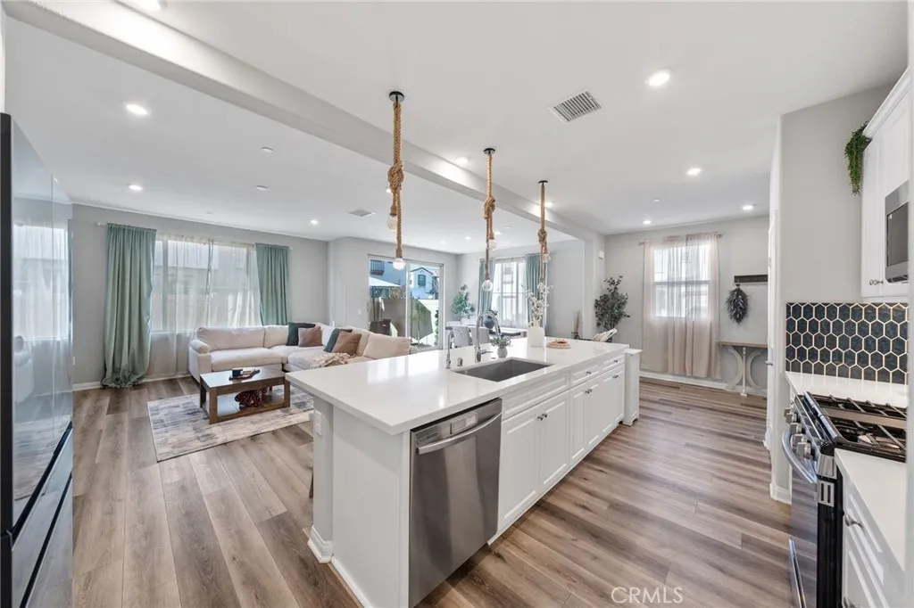 https://cdn.realtyfeed.com/cdn/127/306676447/330f251a80b7d5283a7db6b842a42e8a.webp