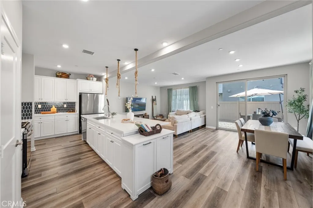 https://cdn.realtyfeed.com/cdn/127/306676447/6fbc310512a5ced980863c3f52d34d5b.webp
