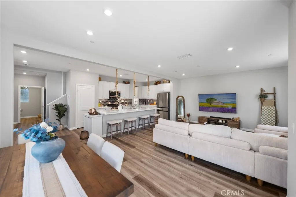 https://cdn.realtyfeed.com/cdn/127/306676447/7dd2f63086028ff2f497de56f8a9ca64.webp