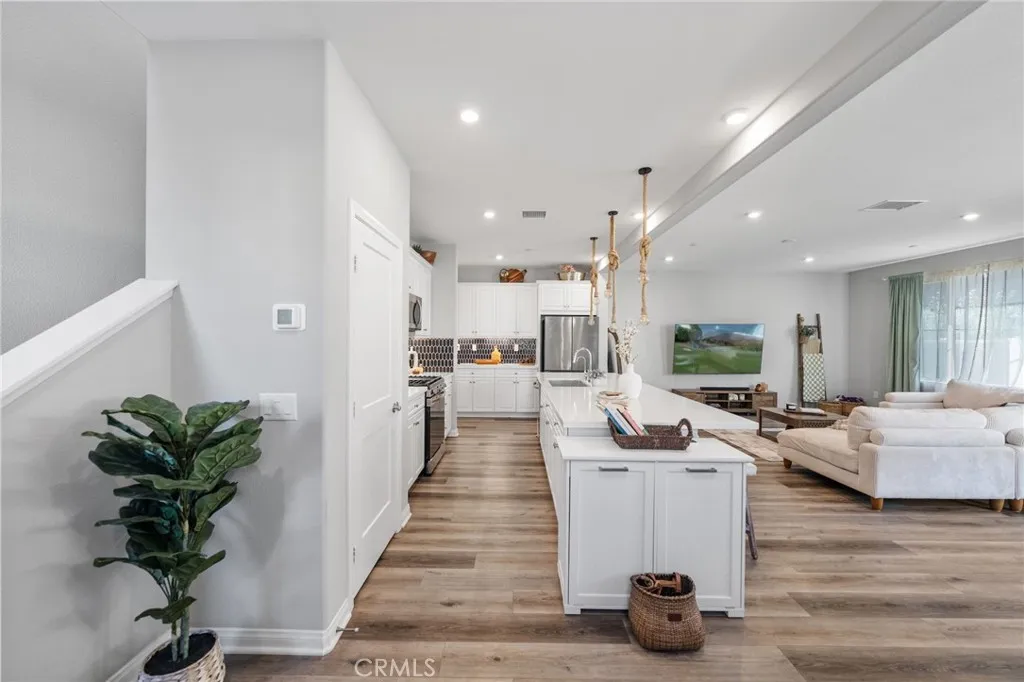 https://cdn.realtyfeed.com/cdn/127/306676447/94c79bd86a7e6bc61c51524fe759eccc.webp