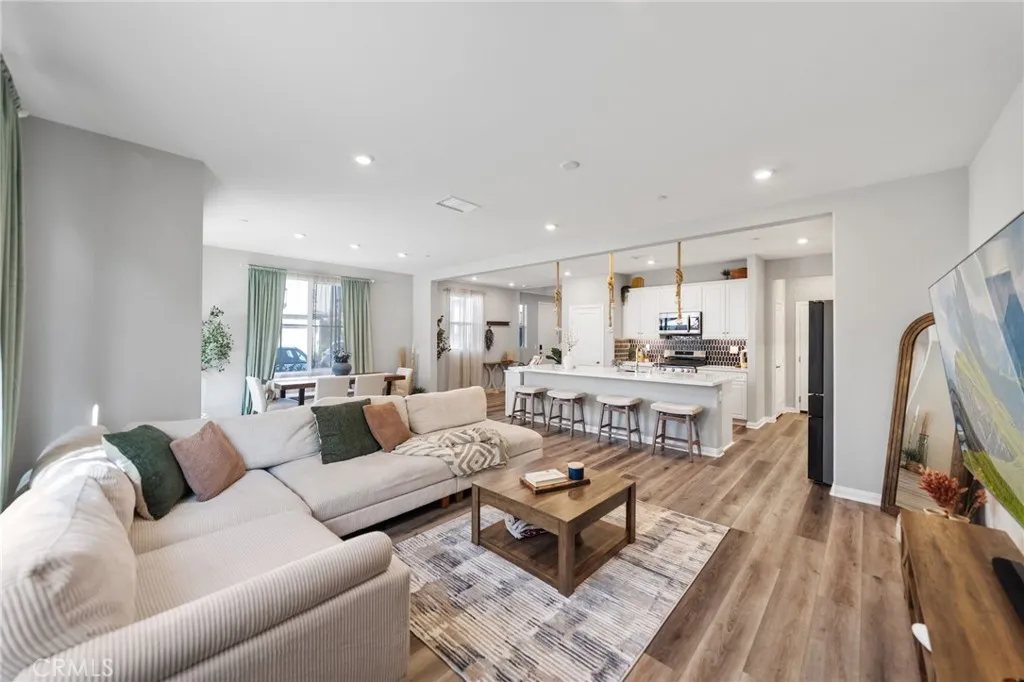 https://cdn.realtyfeed.com/cdn/127/306676447/a6d37de94dbe0a2d1b0533e7f3b314af.webp