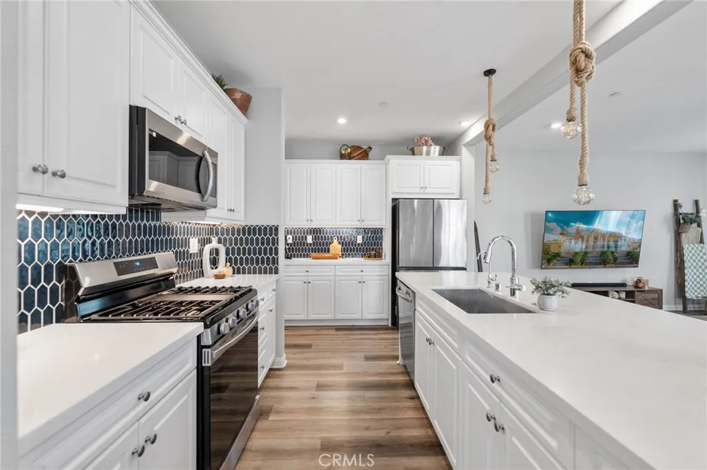 https://cdn.realtyfeed.com/cdn/127/306676447/bc2e5cfbcc12a9d755bc38fc8fb54768.webp