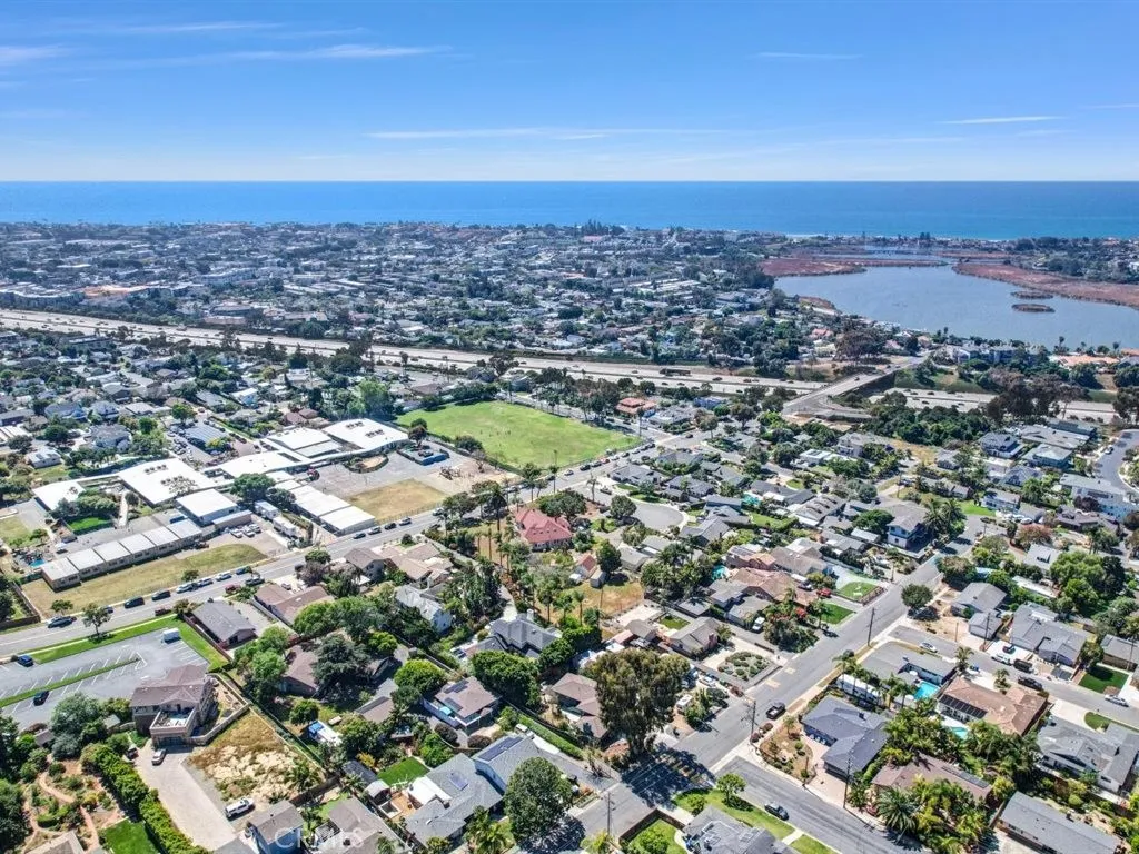 https://cdn.realtyfeed.com/cdn/127/306676475/91f1e89c5f2966c9d3f148f7772f2c00.webp