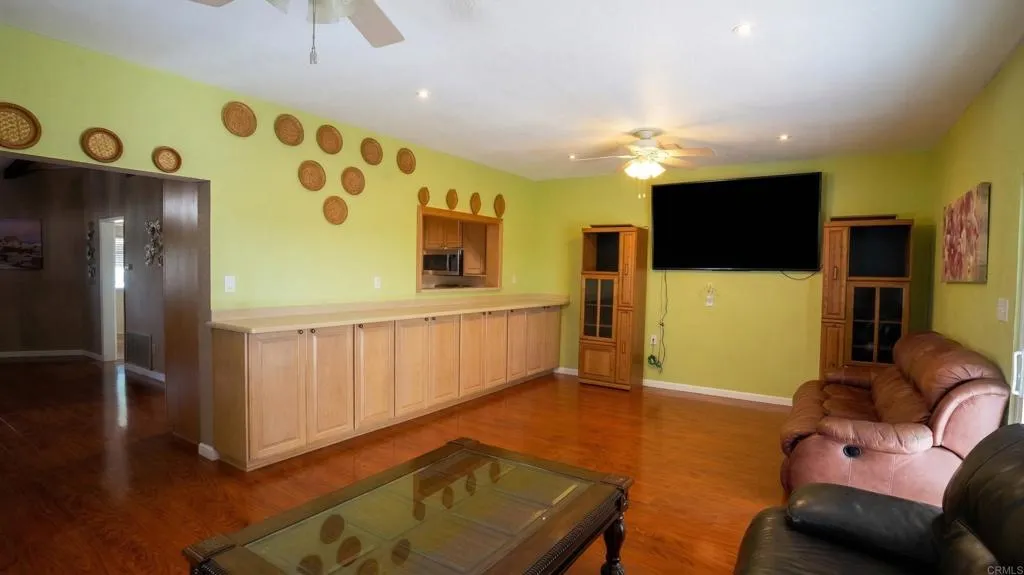 https://cdn.realtyfeed.com/cdn/127/306676478/4691d557353c4daed24dd95fa972023b.webp