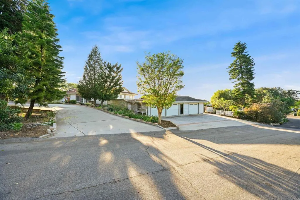 https://cdn.realtyfeed.com/cdn/127/306676506/01df467dfe6f37d28b5af09e3a59317f.webp