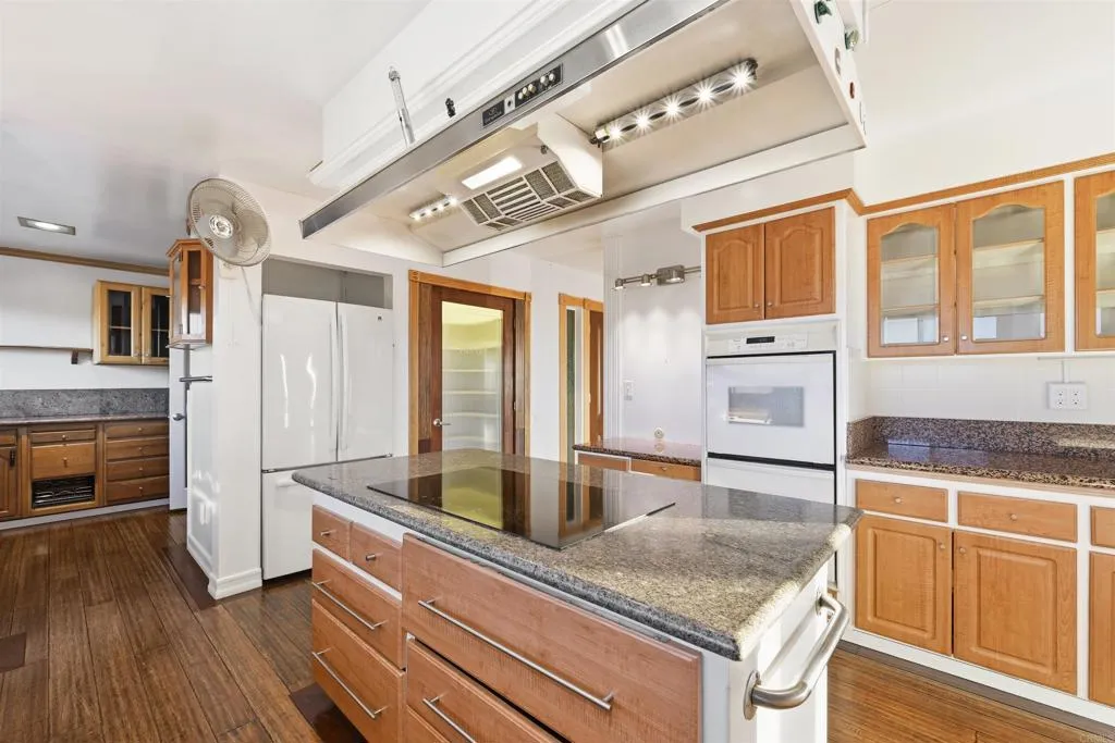 https://cdn.realtyfeed.com/cdn/127/306676506/1c58d1a24bc591ab0e3a4cbe060ccabd.webp