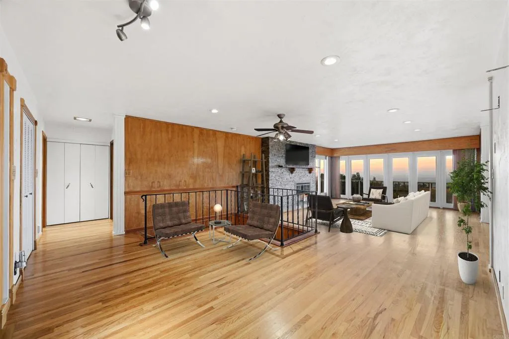 https://cdn.realtyfeed.com/cdn/127/306676506/372929d0a2cbf9187336cbf3f36b1072.webp