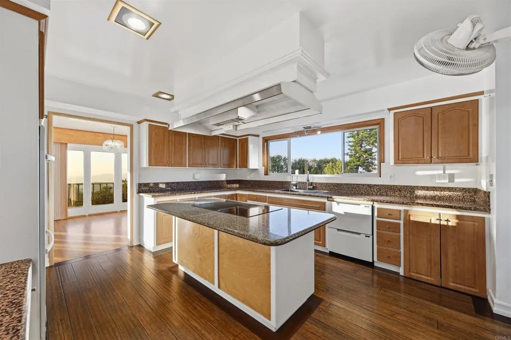 https://cdn.realtyfeed.com/cdn/127/306676506/405f9e496bfa3c5172e84291abe05a1e.webp