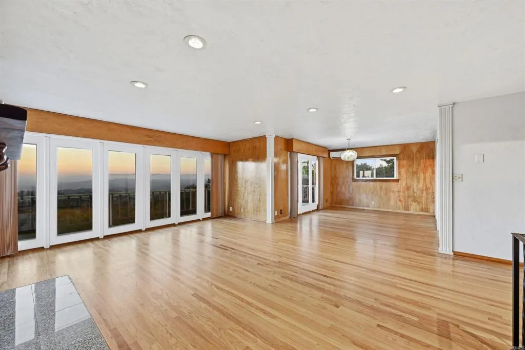 https://cdn.realtyfeed.com/cdn/127/306676506/78b64d1e4e106b27036223fb6fe7e45b.webp