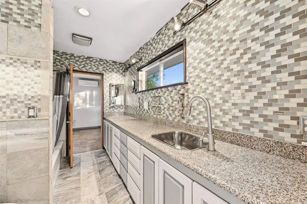 https://cdn.realtyfeed.com/cdn/127/306676506/8fa694a59e714ac4ce7e8127d42829d7.webp
