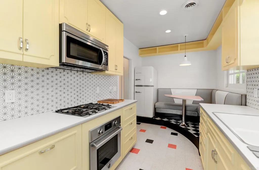 https://cdn.realtyfeed.com/cdn/127/306676580/3c9ffdd8f5165e603a9558bab2ad3afd.webp