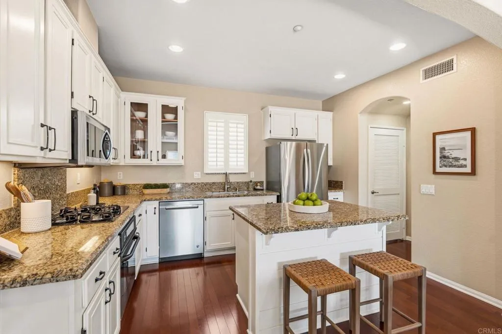 https://cdn.realtyfeed.com/cdn/127/306676584/2eebfcc1bf216439f58c3e0c3b98f27b.webp