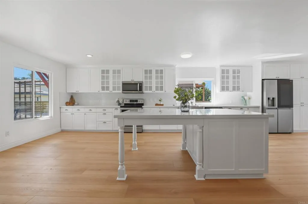 https://cdn.realtyfeed.com/cdn/127/306676702/13dd2ef796564db694bd9215163e5b7b.webp