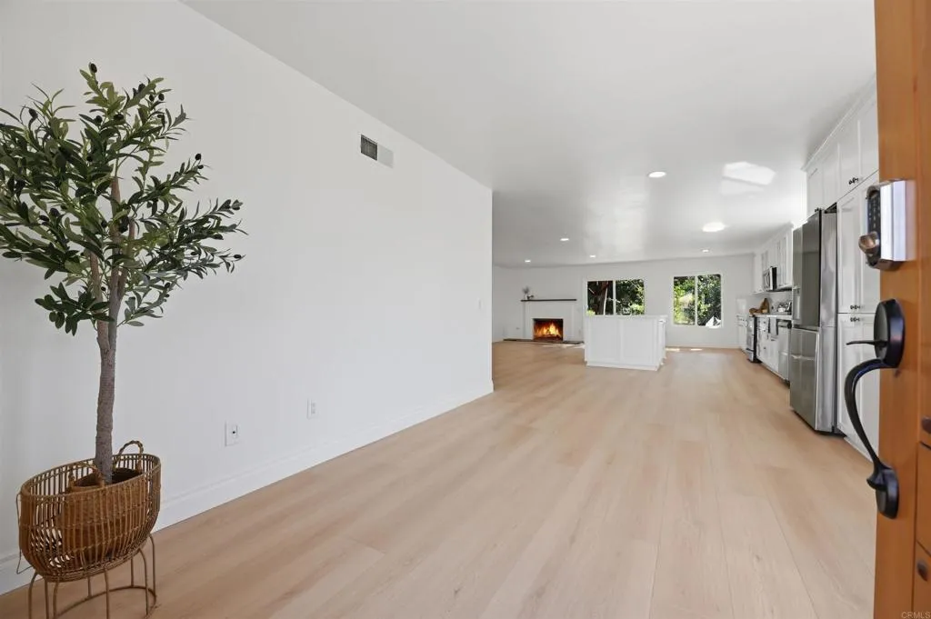 https://cdn.realtyfeed.com/cdn/127/306676702/ebec27aa1bfb7f1bd831c1652448f440.webp