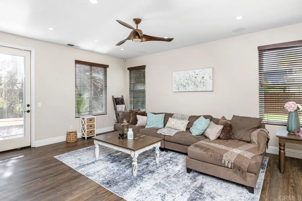 https://cdn.realtyfeed.com/cdn/127/306676738/062b671b8ecf3925e882d7f85fc219b3.webp