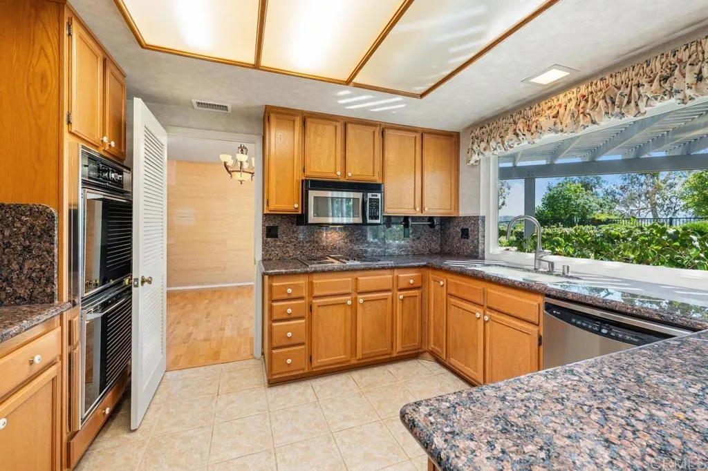 https://cdn.realtyfeed.com/cdn/127/306676799/1c86091d338e773818504ef02a92c2ea.webp