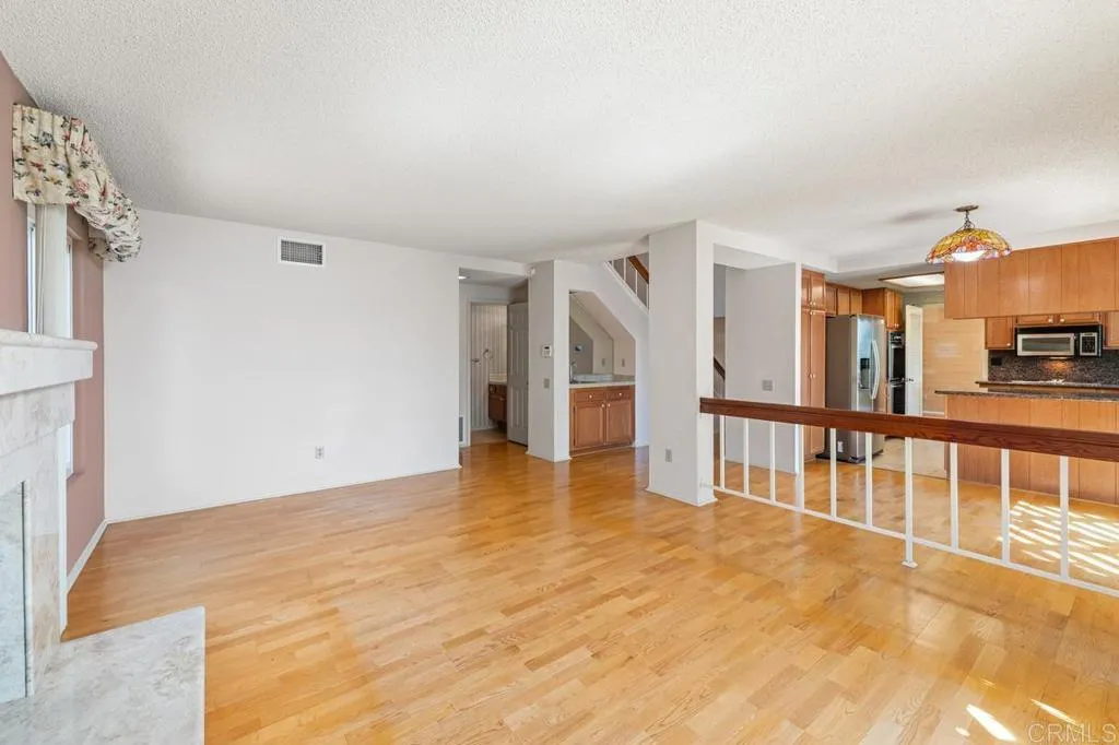 https://cdn.realtyfeed.com/cdn/127/306676799/8575351a8401544166957527fb6559f8.webp