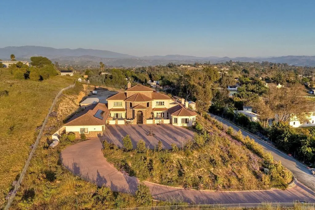 https://cdn.realtyfeed.com/cdn/127/306676850/4c5e1027d85035e1095a59cff9457a40.webp
