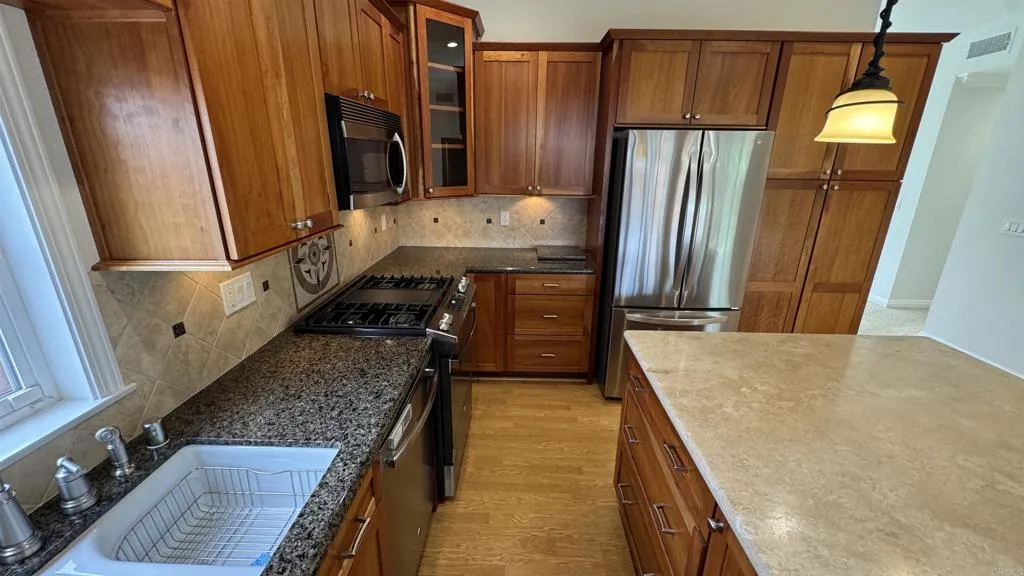 https://cdn.realtyfeed.com/cdn/127/306676909/79e24324f2930c67c1512bf98e4028ed.webp