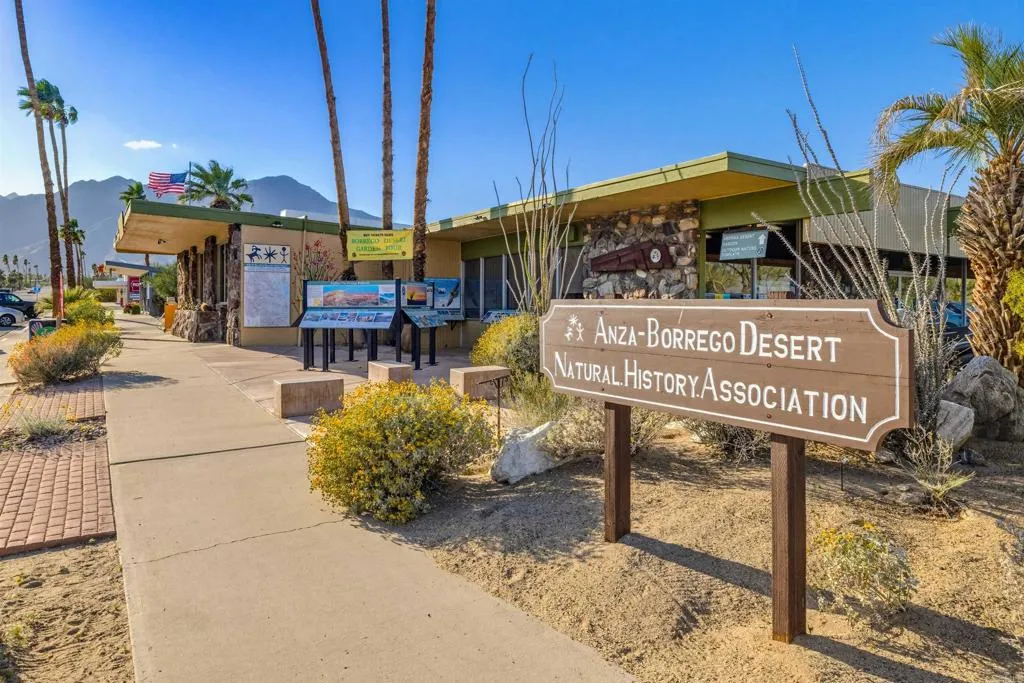 https://cdn.realtyfeed.com/cdn/127/306676965/0c90627890521c29a39c13fabbcb3c14.webp
