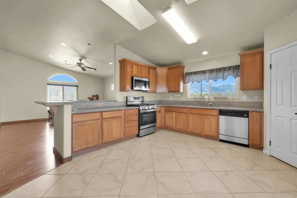 https://cdn.realtyfeed.com/cdn/127/306676965/330920b79f0ae84528dc0da1a303198e.webp