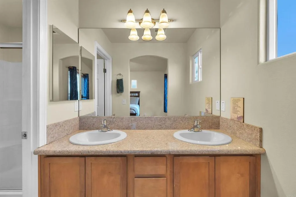 https://cdn.realtyfeed.com/cdn/127/306676965/38e25e61b9e6e9608f8f2a640dfec1a3.webp