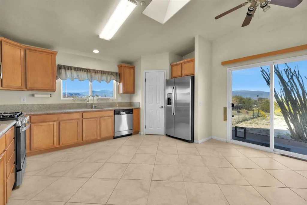 https://cdn.realtyfeed.com/cdn/127/306676965/433526d5fac2cc3ce206b07336799351.webp