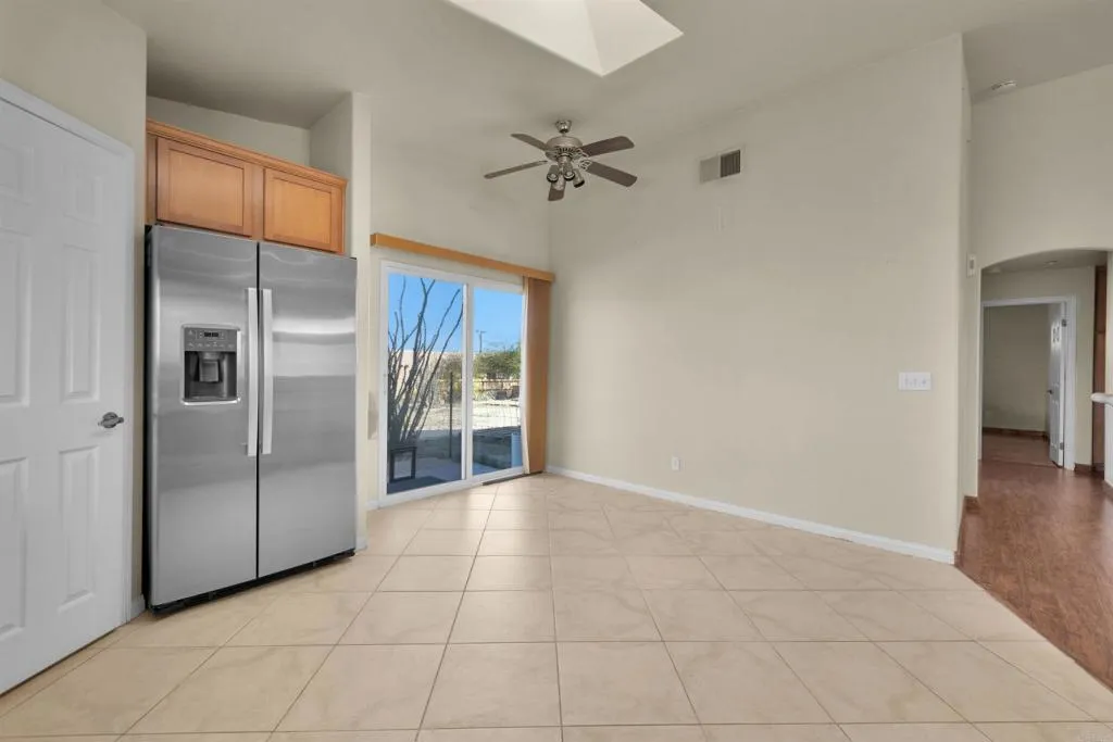 https://cdn.realtyfeed.com/cdn/127/306676965/8e37f1ea351d2193d3a501841faba75b.webp