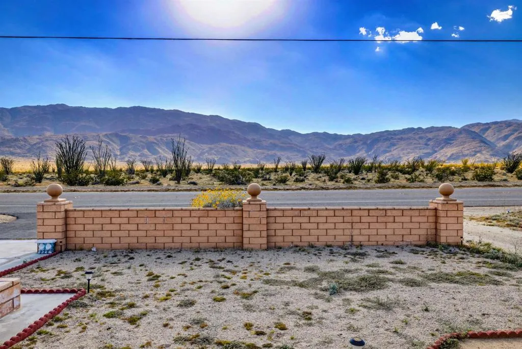 https://cdn.realtyfeed.com/cdn/127/306676965/a4d60f2046af8a71144aca583c81dc7b.webp