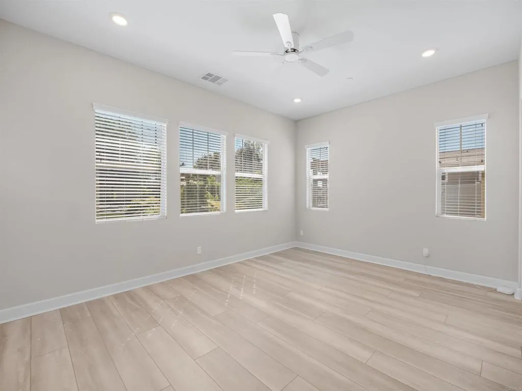 https://cdn.realtyfeed.com/cdn/127/306677022/8b364253ad1db656d97b54e1e1179346.webp