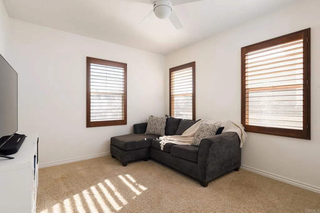 https://cdn.realtyfeed.com/cdn/127/306677068/054a860f1b9eed063417d472a39ebab7.webp