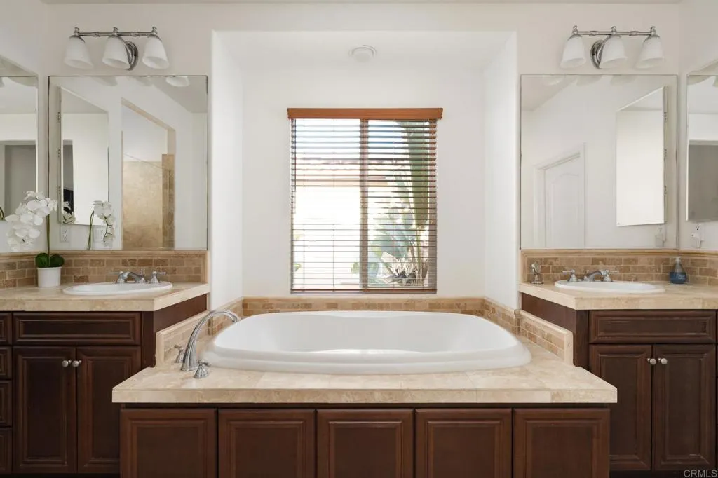 https://cdn.realtyfeed.com/cdn/127/306677068/596247387cacc1fb500e69be065c6a38.webp