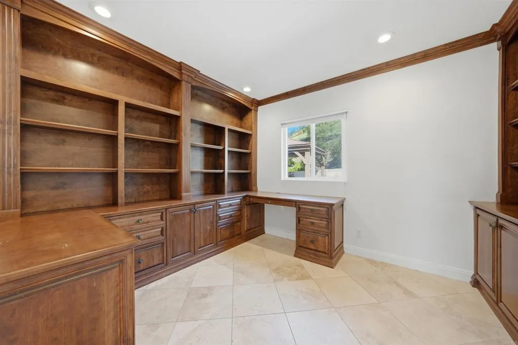 https://cdn.realtyfeed.com/cdn/127/306677080/116b5ab59674f28f8ca003f338793303.webp