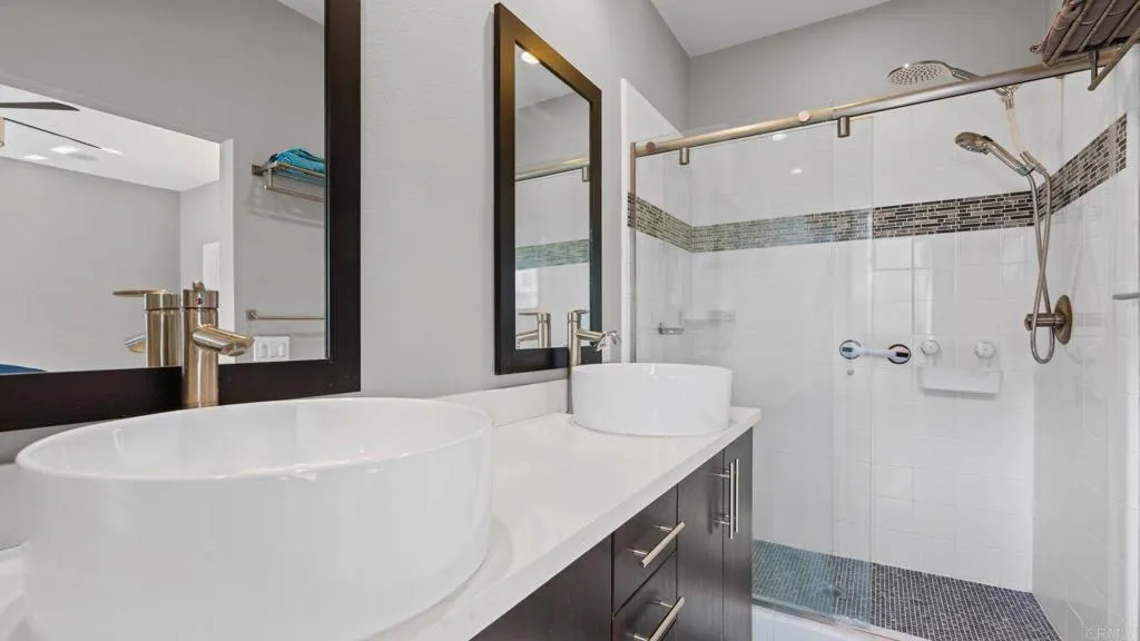 https://cdn.realtyfeed.com/cdn/127/306677135/88fdda5be70314cb659d7e951c986b2a.webp