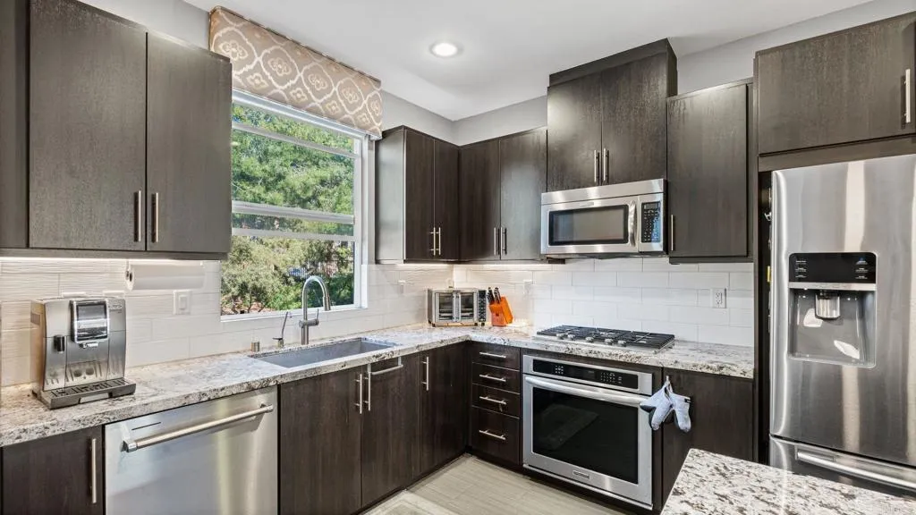 https://cdn.realtyfeed.com/cdn/127/306677135/9ce2f0db1f6d53a2f860ade837e4df25.webp