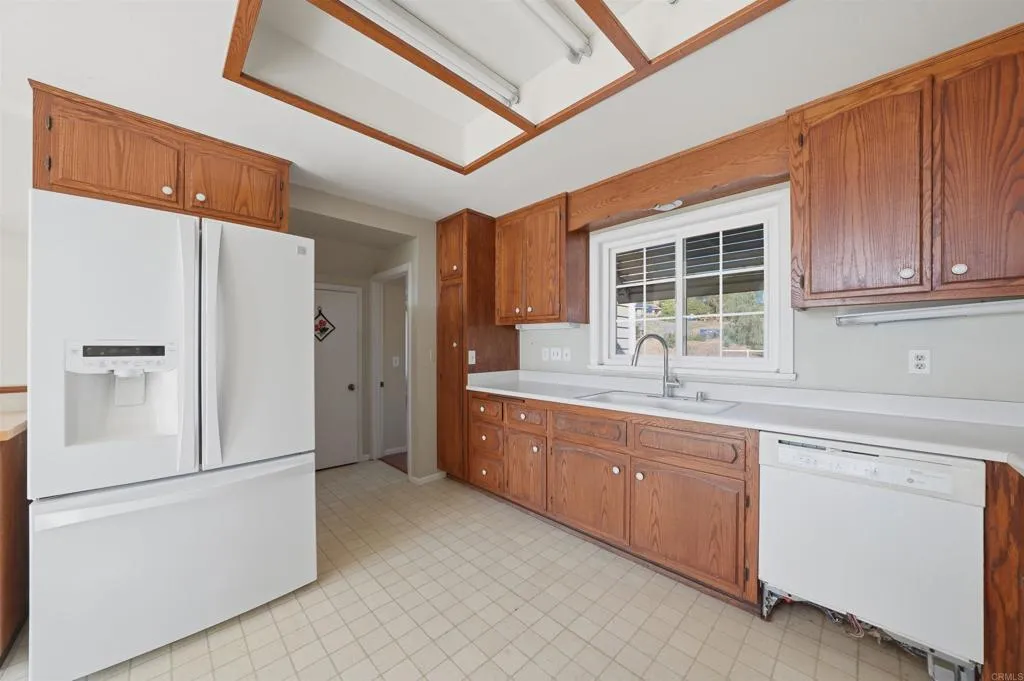 https://cdn.realtyfeed.com/cdn/127/306677288/d98031660c21b6c16f678bf71c9221ab.webp