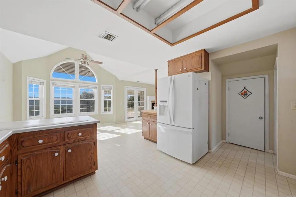 https://cdn.realtyfeed.com/cdn/127/306677288/e6ef955fa89041f2c7780413f946011d.webp
