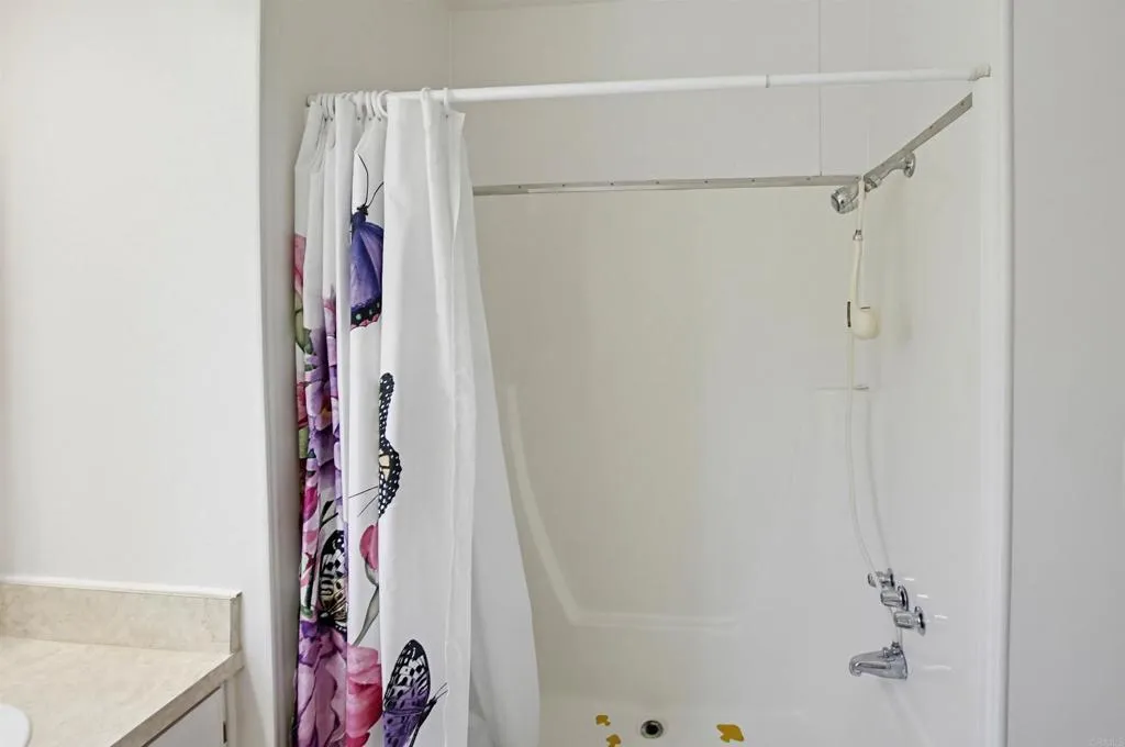 https://cdn.realtyfeed.com/cdn/127/306677295/7d928ffd44bc3a32e7ceb27ca27b22c2.webp