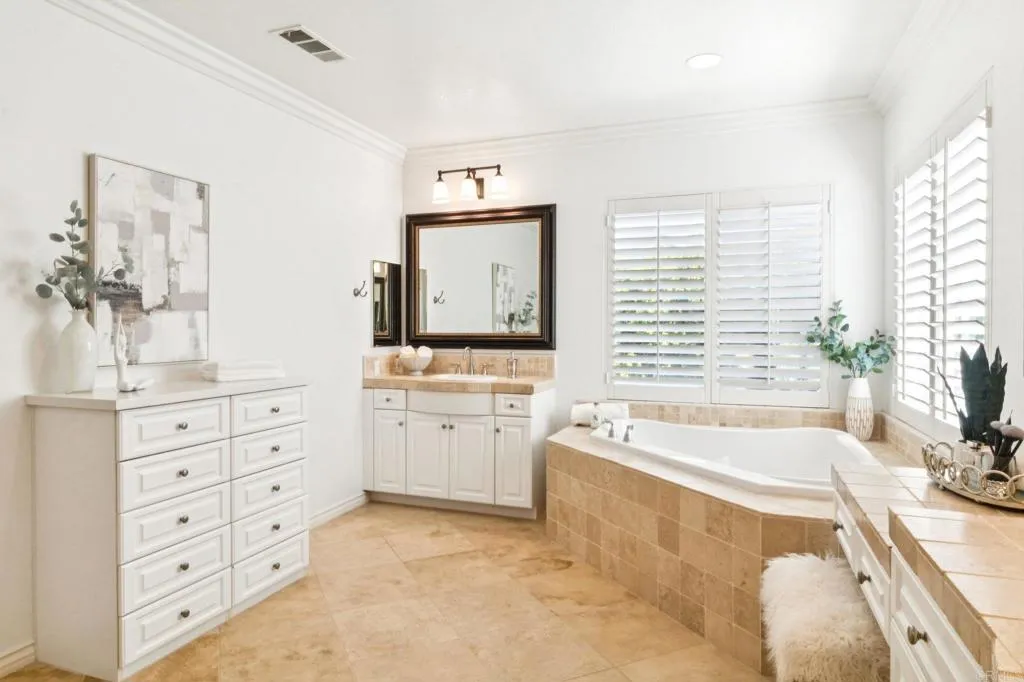 https://cdn.realtyfeed.com/cdn/127/306677298/9e91f0951c697917441b8e2c95151d7a.webp