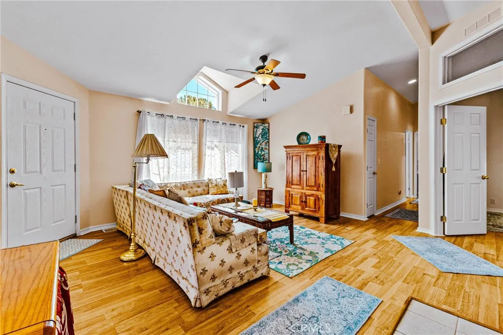 https://cdn.realtyfeed.com/cdn/127/306677473/27b35cba2db804b0a8c51b204cd8a74e.webp