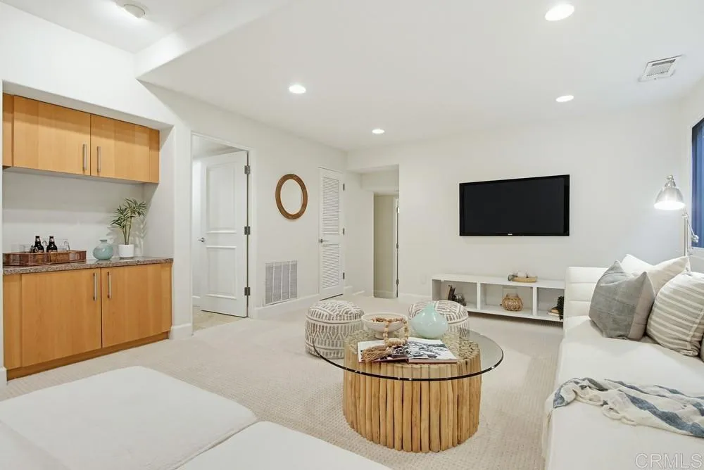 https://cdn.realtyfeed.com/cdn/127/306677518/da70a434a9d2653a25f208e78ea44b0f.webp