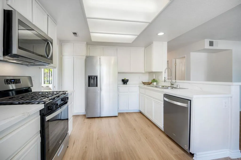 https://cdn.realtyfeed.com/cdn/127/306677519/c4bb56532508366048e0759f949f44b1.webp
