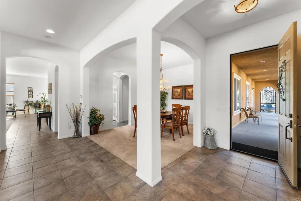 https://cdn.realtyfeed.com/cdn/127/306677523/2bd274e4614e655a2248ac82a4538e94.webp